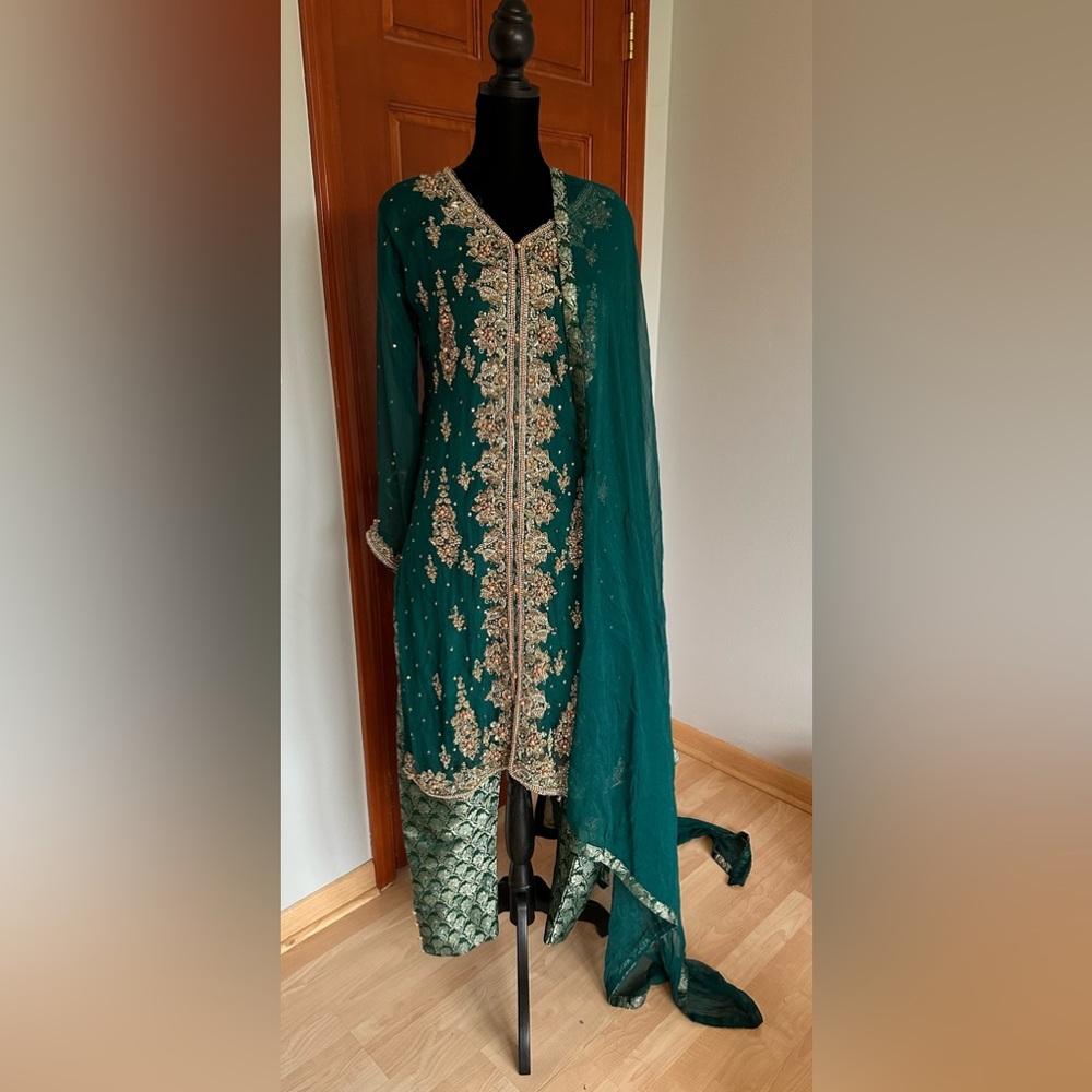 Emerald green kurta pajama - Pakistani style gorgeous wedding outfit- party